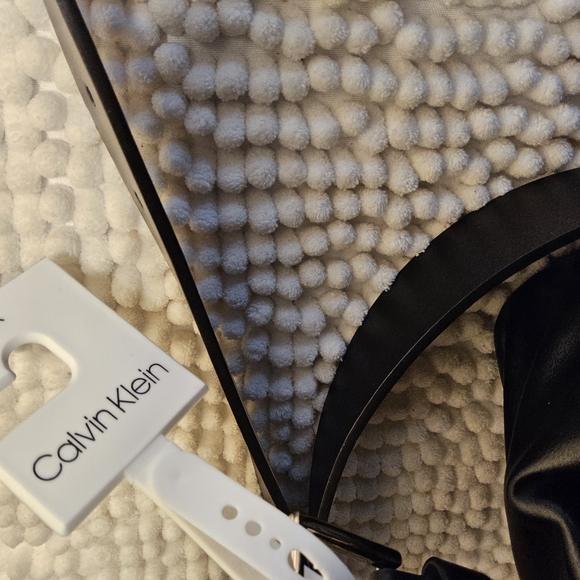 NWT Calvin Klein black fanny pack/belt bag size 3x - Picture 8 of 10